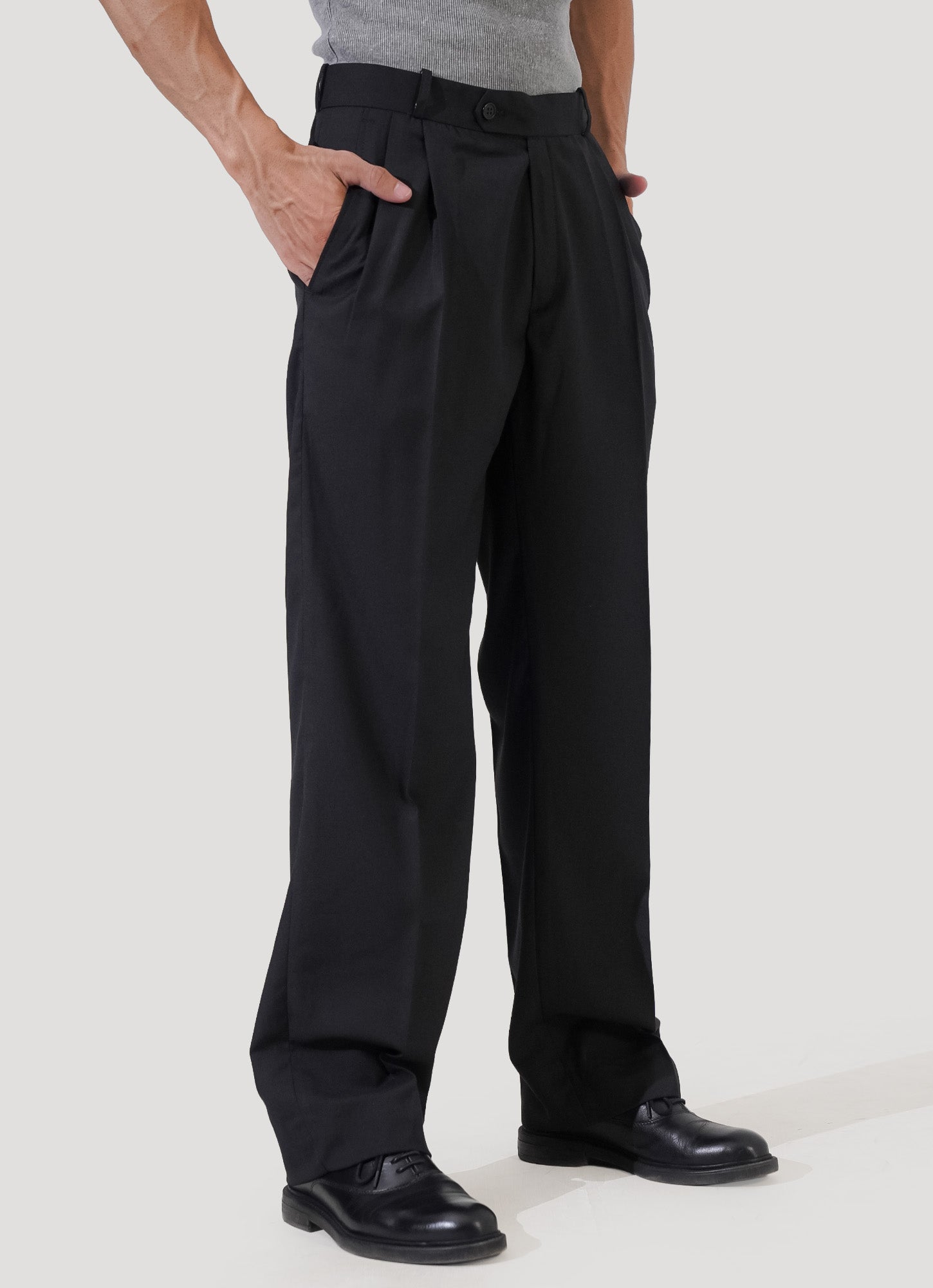 Double Pleated Pants — Black